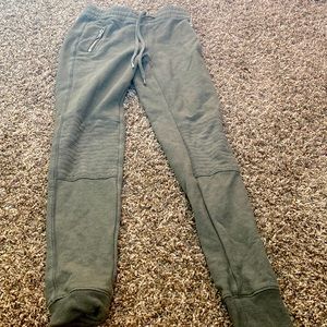 I am selling kids Hollister sweats